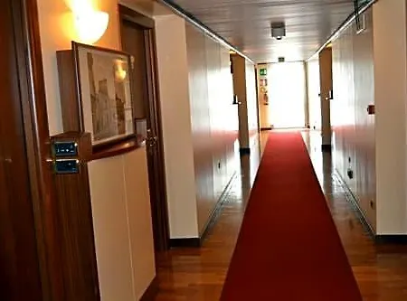 Palace 4*